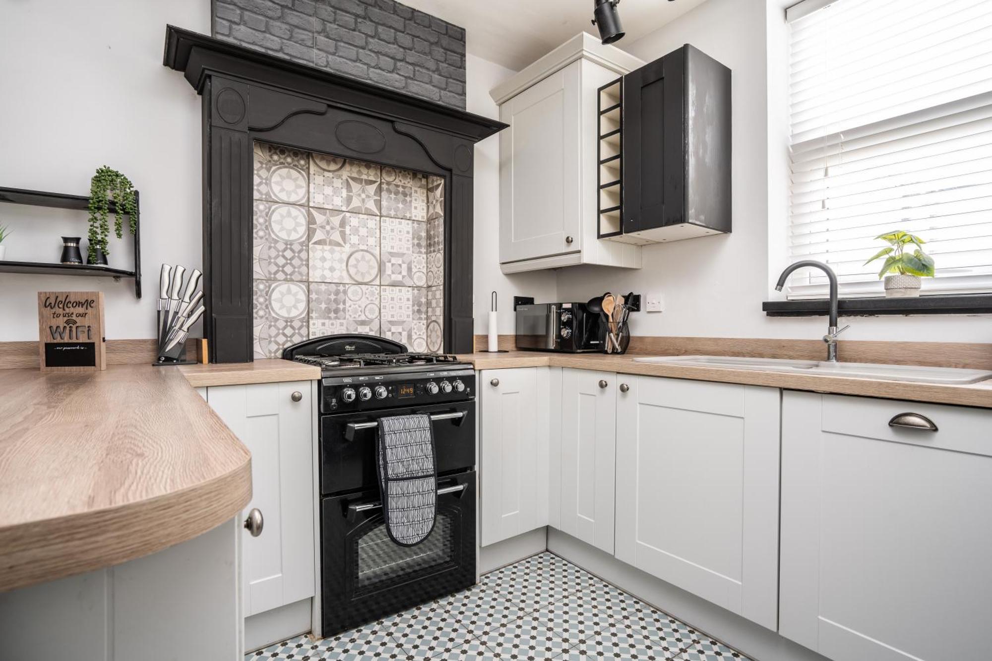 Swiss Haven - Spacious 3 Bedroom House Liverpool Exterior photo