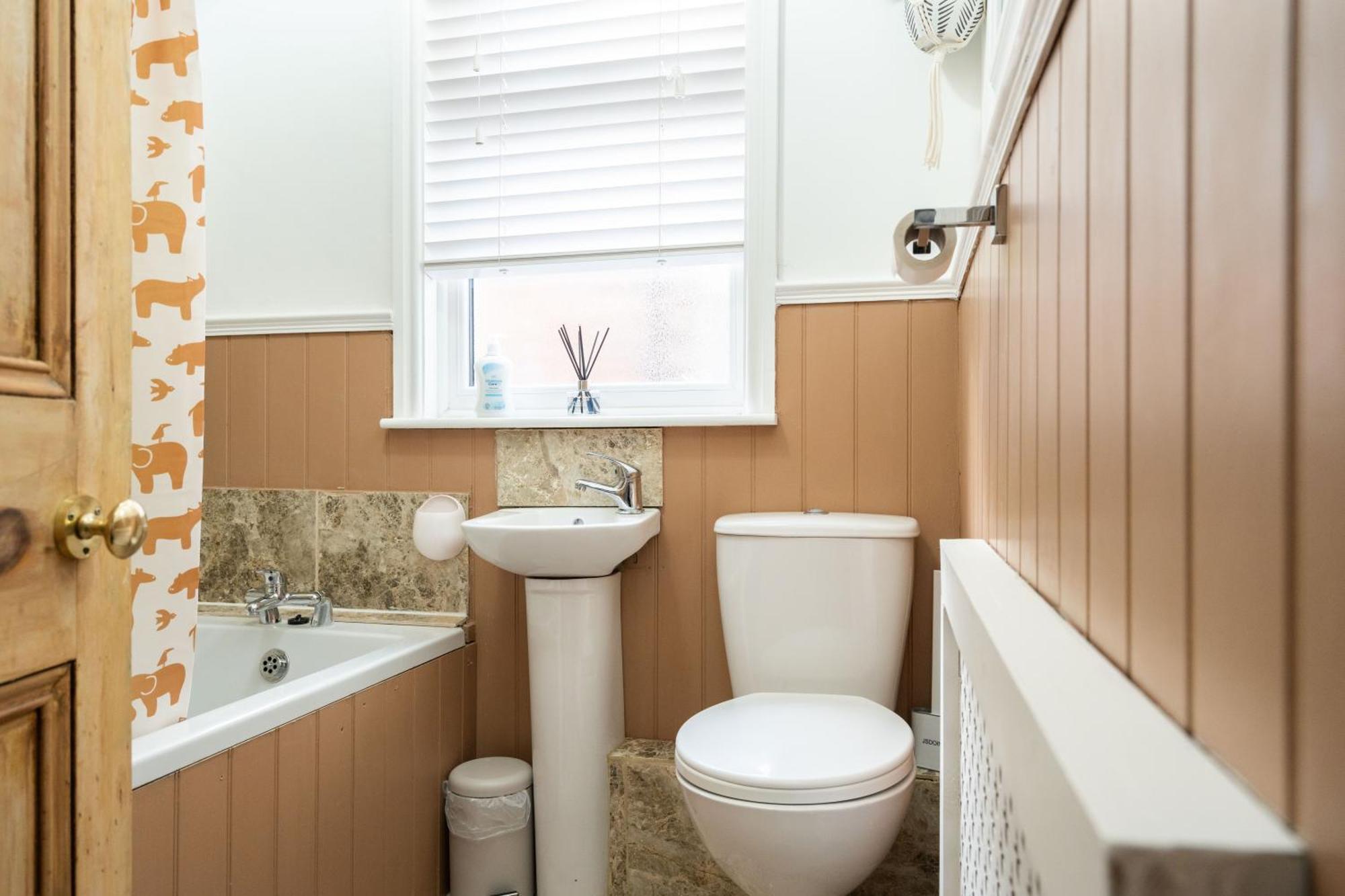 Swiss Haven - Spacious 3 Bedroom House Liverpool Exterior photo