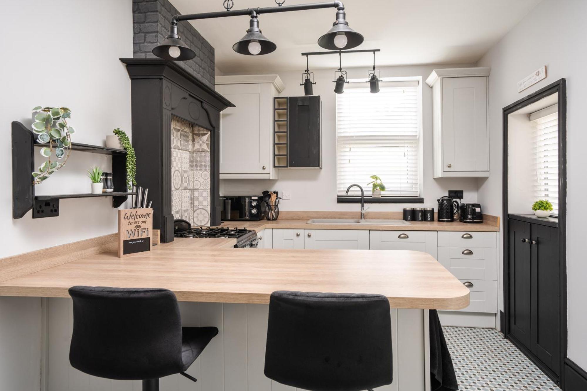 Swiss Haven - Spacious 3 Bedroom House Liverpool Exterior photo